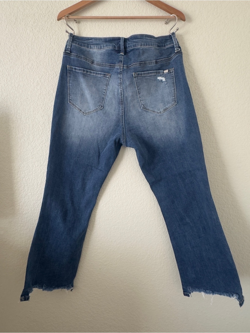 Women's Cropped Straight-Leg Jeans in Medium Blue Wash